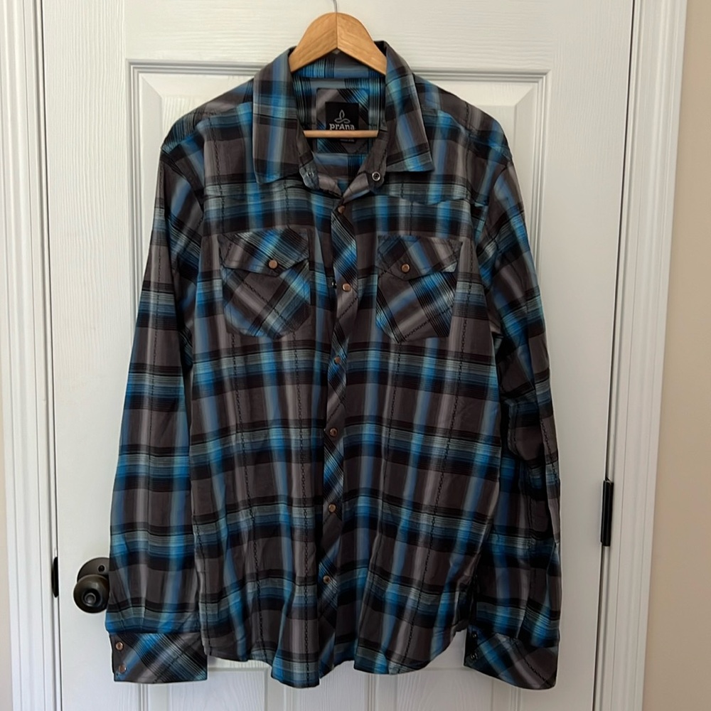 Prana mens xl button up long sleeved shirt